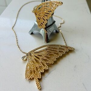 Excellent condition gorgeous Swarovski crystal half butterfly necklace and ring